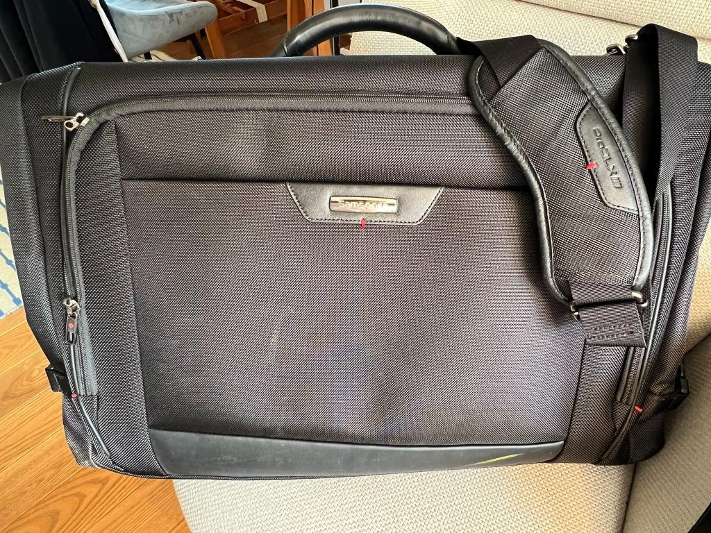 Samsonite zwarte reistas voor pakken en jurken, Handtassen en Accessoires, Tassen | Reistassen en Weekendtassen, 40 tot 60 cm