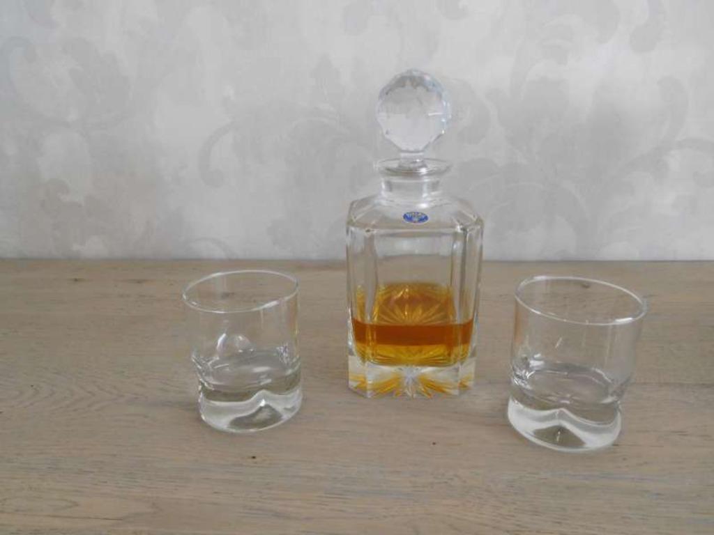 Karaf in Bohemia kristal + 2 glazen, Ophalen of Verzenden, Zo goed als nieuw, Kristal