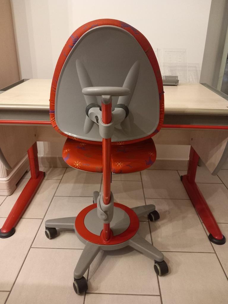 MOLL ERGONOMISCHE MEEGROEI KINDER BUREAU + STOEL, Huis en Inrichting, Bureaus, Ophalen