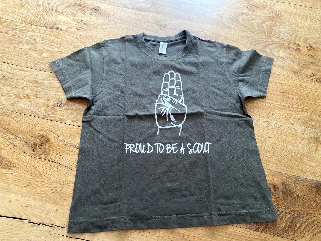 Kaki groen T-shirt met opdruk: Proud te be a Scout, Kinderen en Baby's, Gebruikt, Jongen of Meisje, Ophalen of Verzenden, Regent Kids