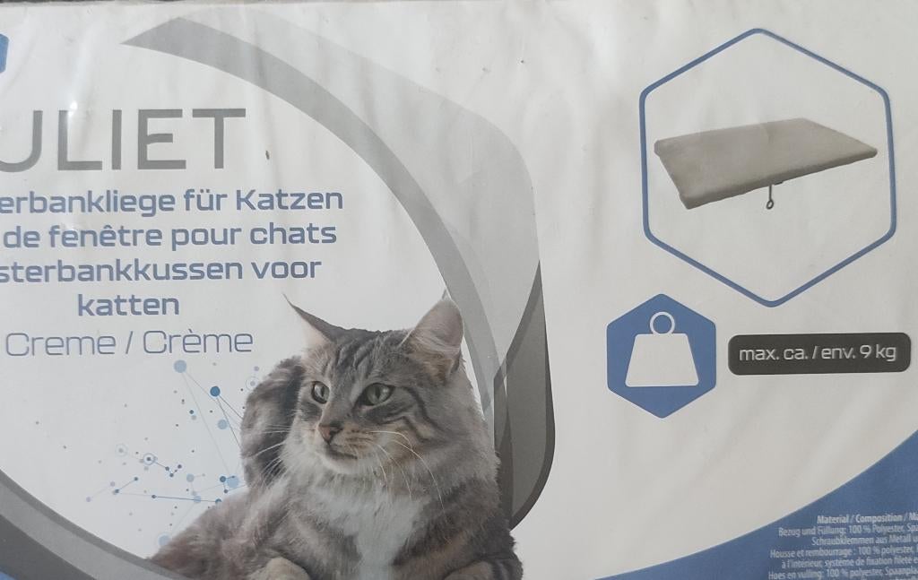 Katten- of hondentapijt bij het raam, Ophalen, Kat