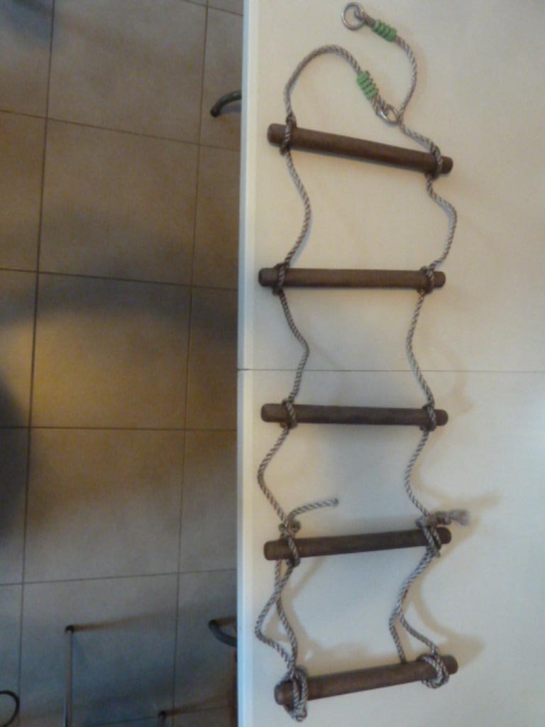 Solide Échelle de corde avec 5 échelons en bois dur > enfant, Enlèvement ou Envoi, Comme neuf, Échelle, Pliable ou rétractable/escamotable