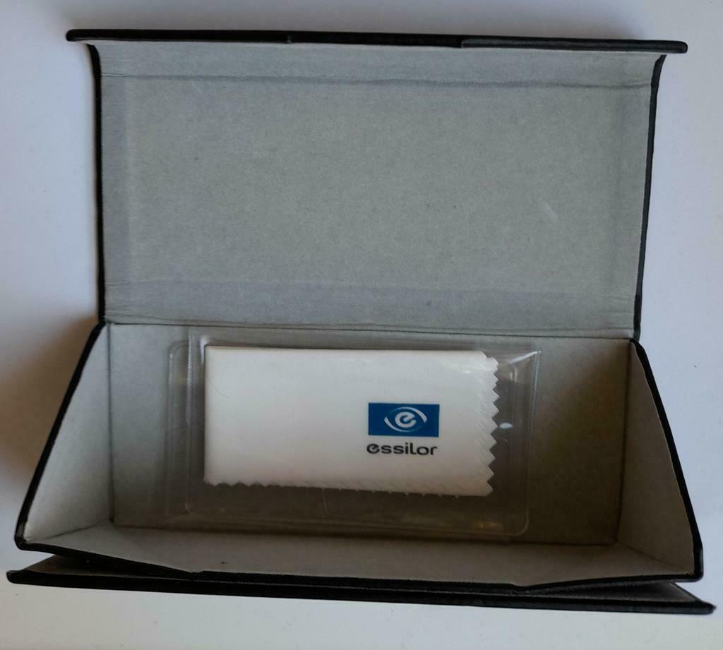 Driehoekige brillenkoker van hoge kwaliteit Essilor, Overige merken, Zwart, Nieuw, Ophalen of Verzenden
