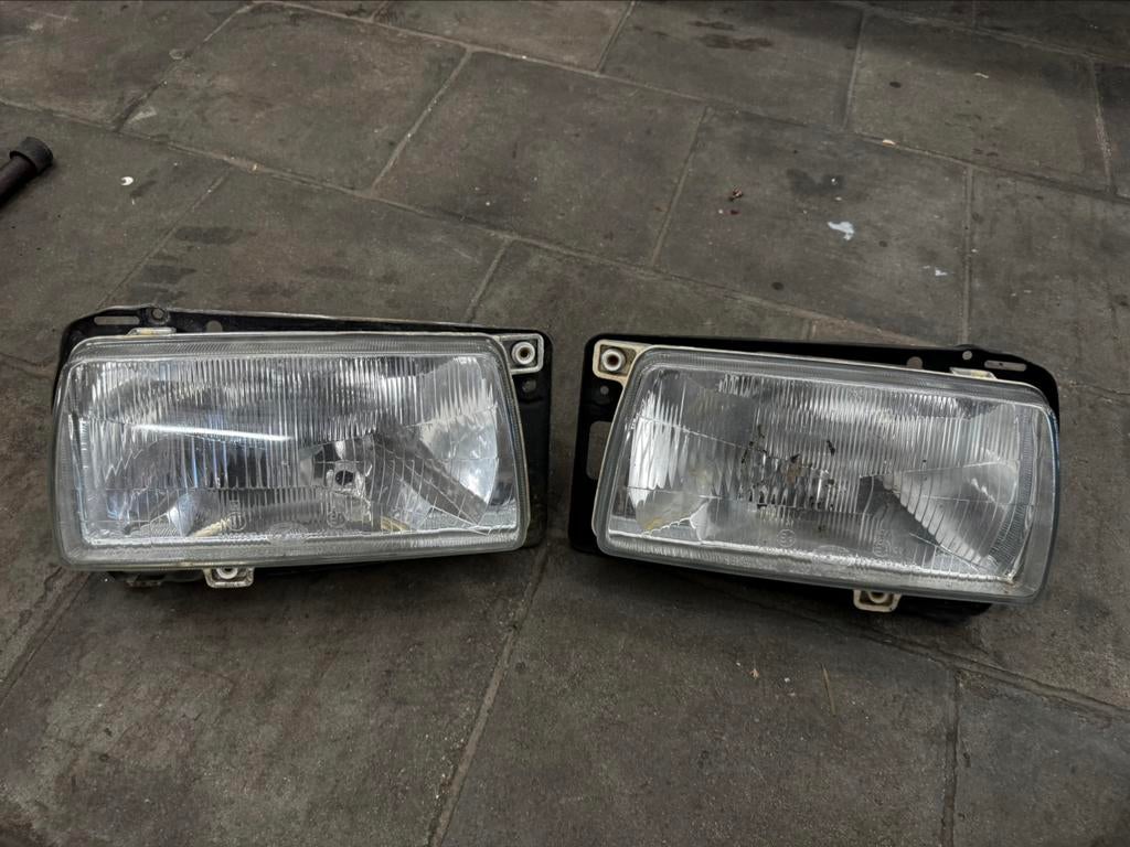 Volkswagen Jetta 2 koplampen Hella, Auto-onderdelen, Ophalen of Verzenden, Gebruikt, Volkswagen
