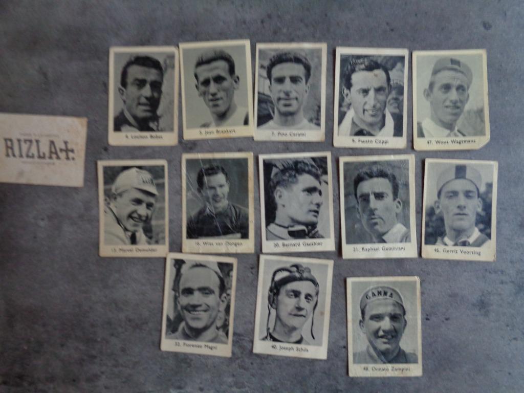 RIZLA  REVUE DER KAMPIOENEN Wielrenners prenten 14X, Verzenden