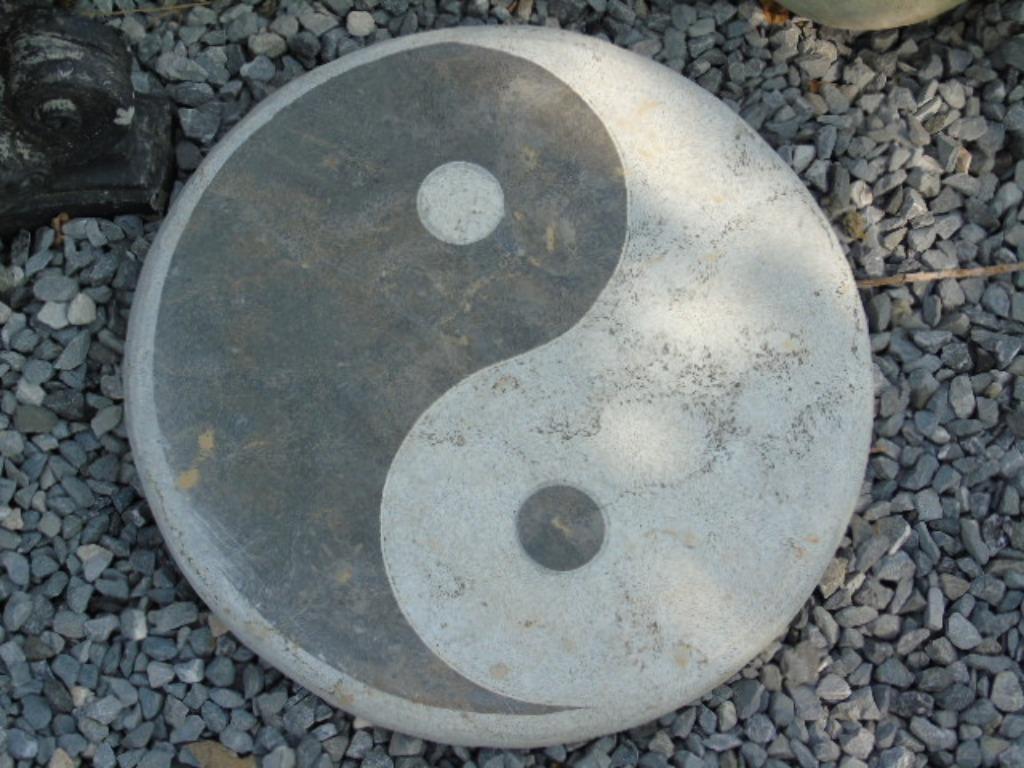 pierre ronde yin-yang en granit taillé dans la masse, Jardin & Terrasse, Enlèvement, Neuf, Pierre, Autres types