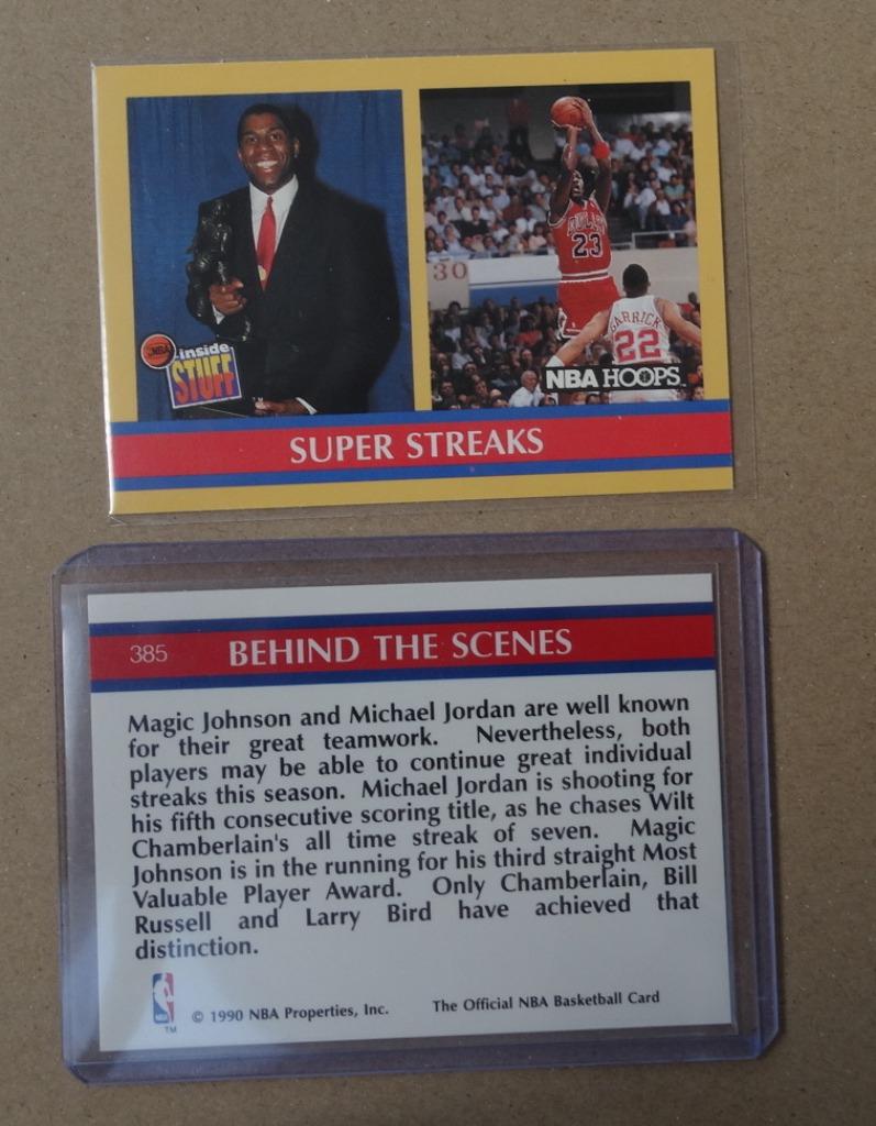 1990 Hoops #385 Inside Stuff - M.Jordan et Magic Johnson, Sports & Fitness, Envoi, Comme neuf, Autres types
