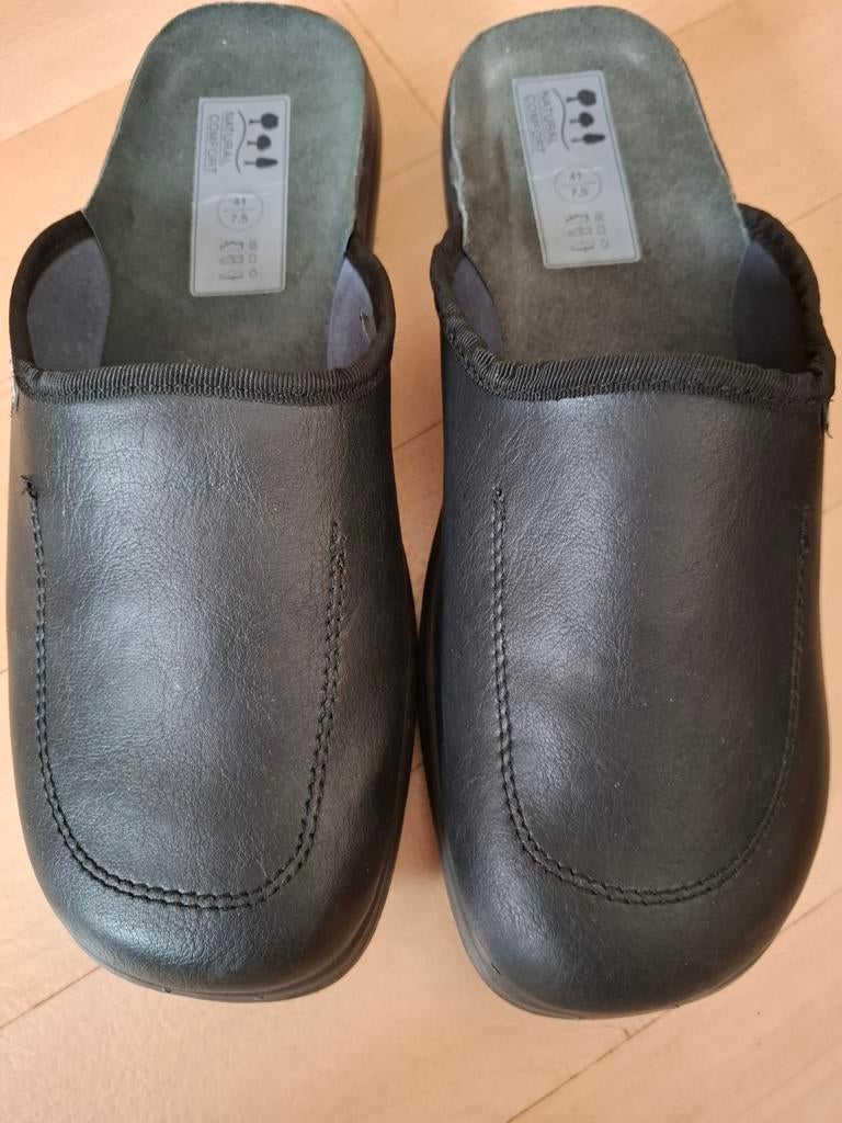 Zwarte pantoffels maat 41 € 10, Ophalen of Verzenden, Zo goed als nieuw