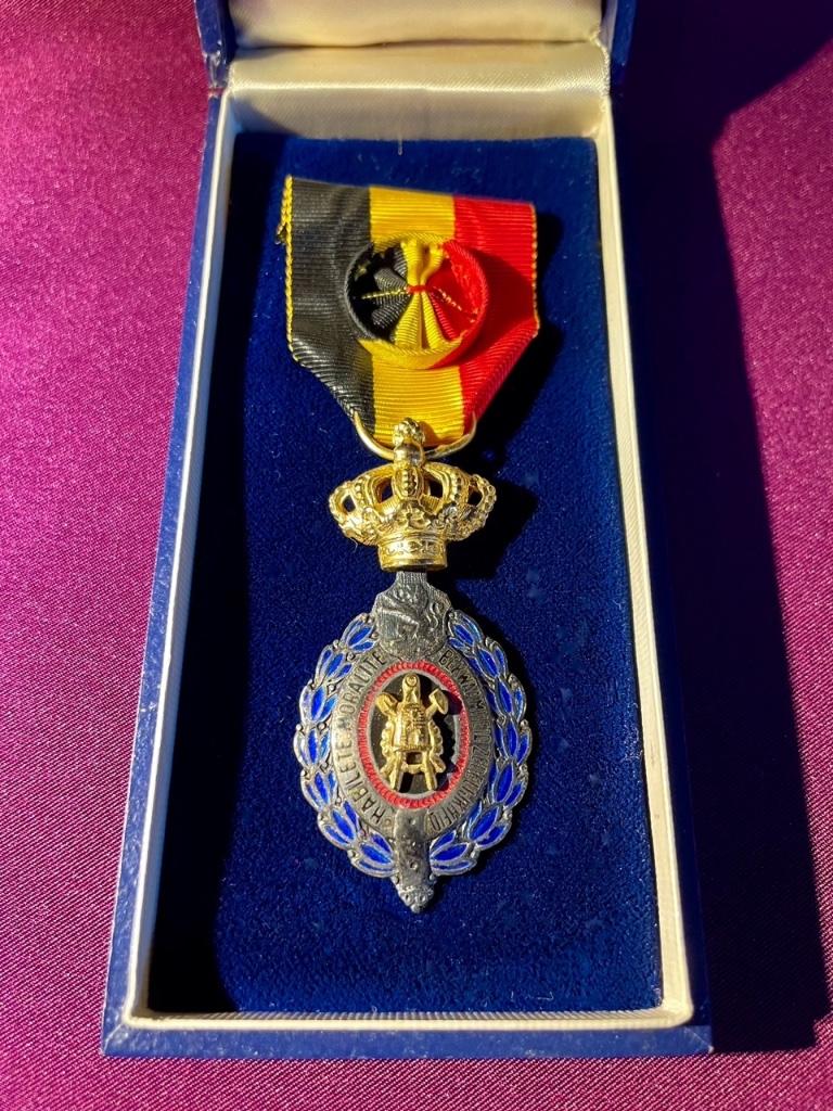 Ereteken van de Arbeid 1e klas., Ophalen of Verzenden, Overige soorten, Lintje, Medaille of Wings