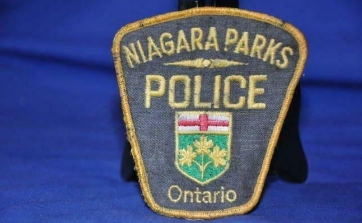 *  badge brodé police antario niagara parks, Ophalen of Verzenden, Overige soorten, Embleem of Badge