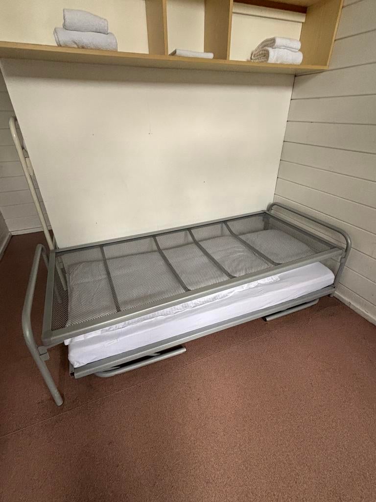 2 uitklapbare 1p bedden, Elektronische apparatuur, Zonnebanken en Gezichtsbruiners, Ophalen, Zo goed als nieuw