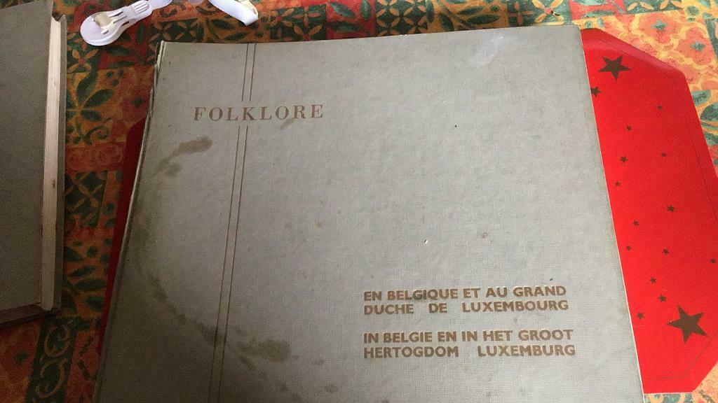 Folklore vege (az), Enlèvement ou Envoi, Utilisé, Vege, Livre d'images