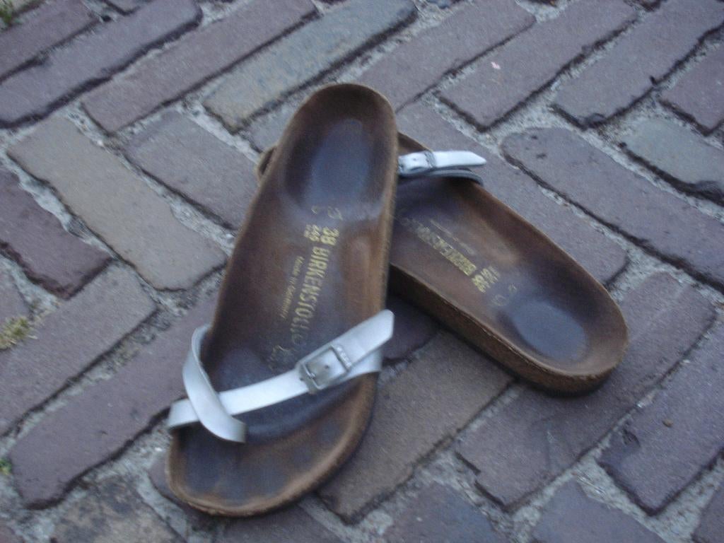 Gratis verzenden zilveren piazza birkenstock slippers mt 38, Slippers, Overige kleuren, Verzenden, Zo goed als nieuw