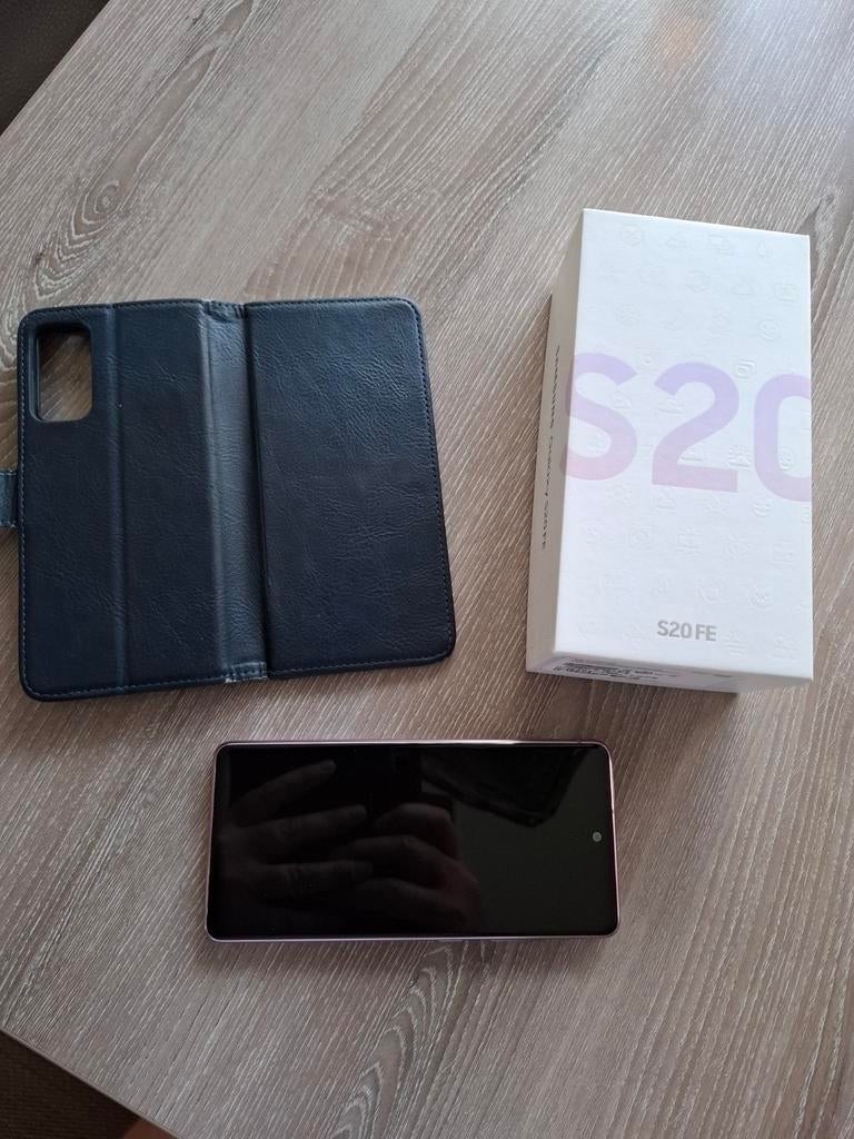 Samsung Galaxy S20 FE incl diverse hoesjes, Télécoms, Téléphonie mobile | Samsung, Comme neuf, Autres modèles, 128 GB, Écran tactile