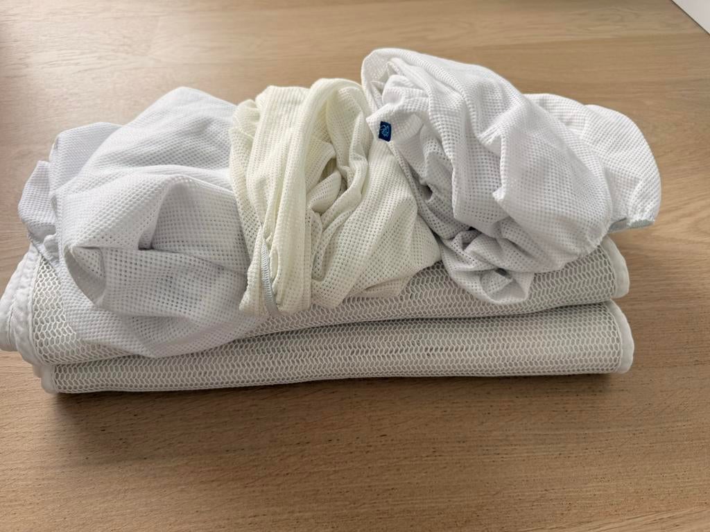 2 aerosleep matrasbeschermers en 3 aerosleep hoeslakens, Kinderen en Baby's, Ophalen, Zo goed als nieuw