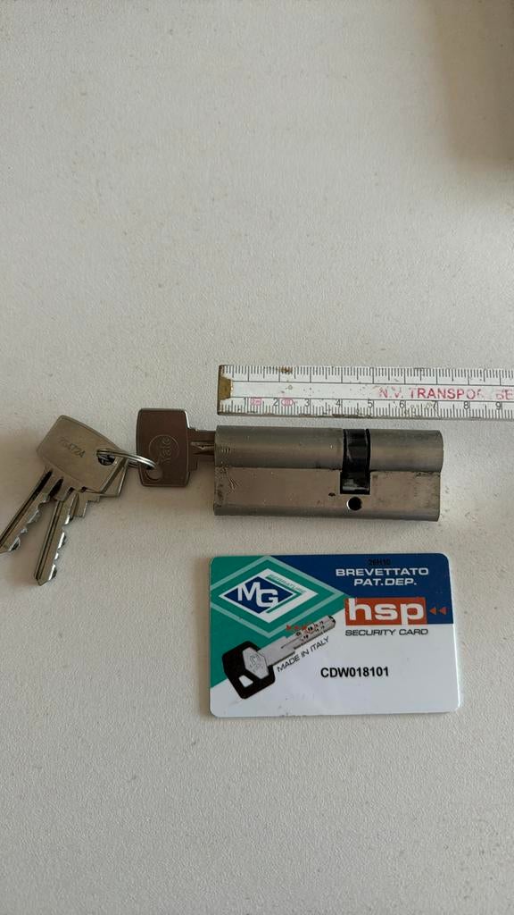 Serrure à cylindre avec trois clés et carte 8cm, Envoi, Comme neuf, Fer, Clé