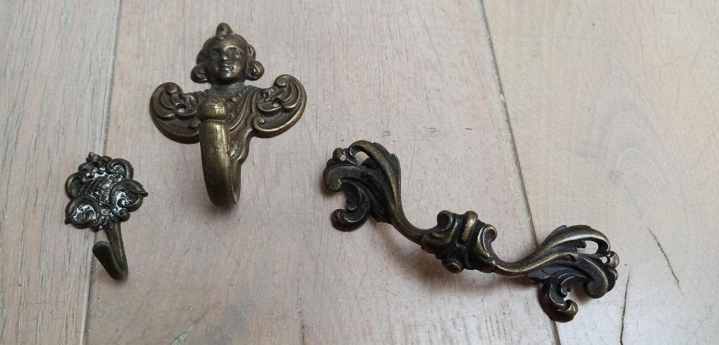 Set poignée + crochets laiton rococo couleur bronze, Maison & Meubles, Enlèvement, Comme neuf, Brun, Métal