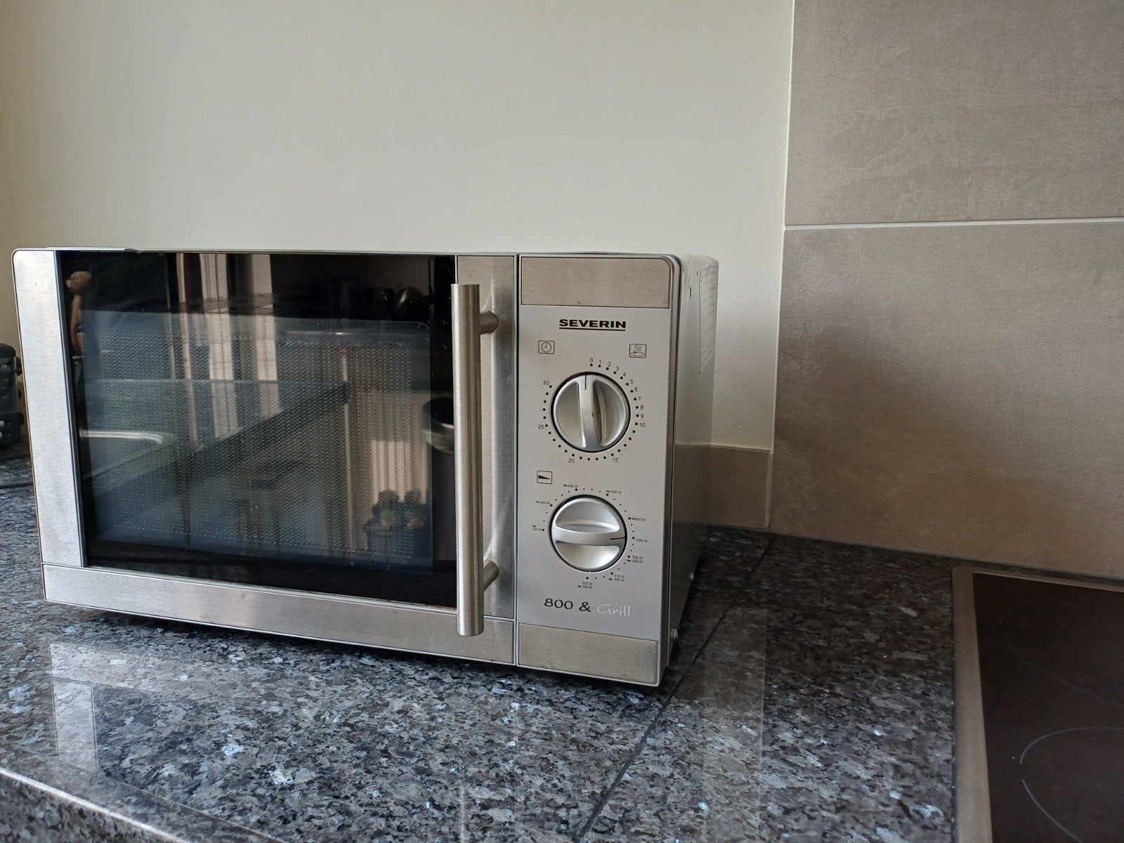 Goedwerkende Severin magnetron met grill functie 800 Watt, Elektronische apparatuur, Ophalen, Grill