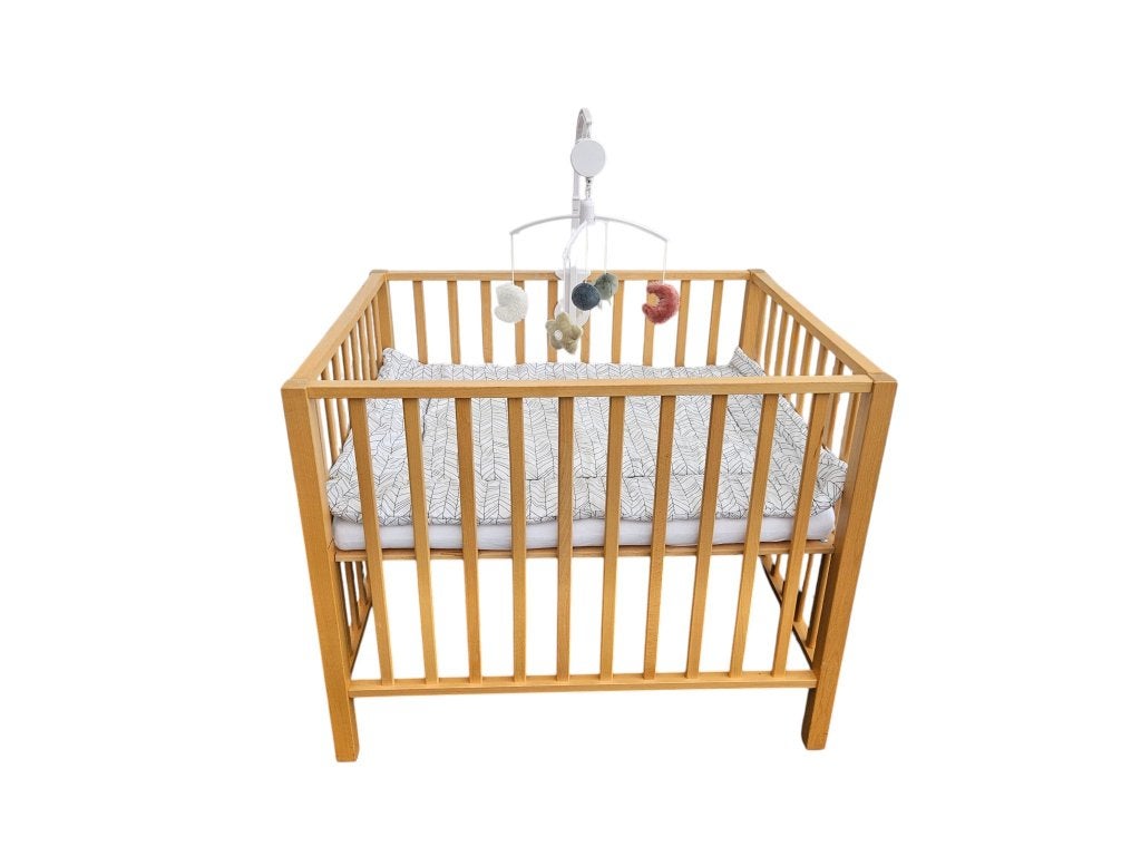 Houten park/box met bekleding en muziekmobiel, Kinderen en Baby's, Ophalen, Zo goed als nieuw, Rechthoekig, In hoogte verstelbaar