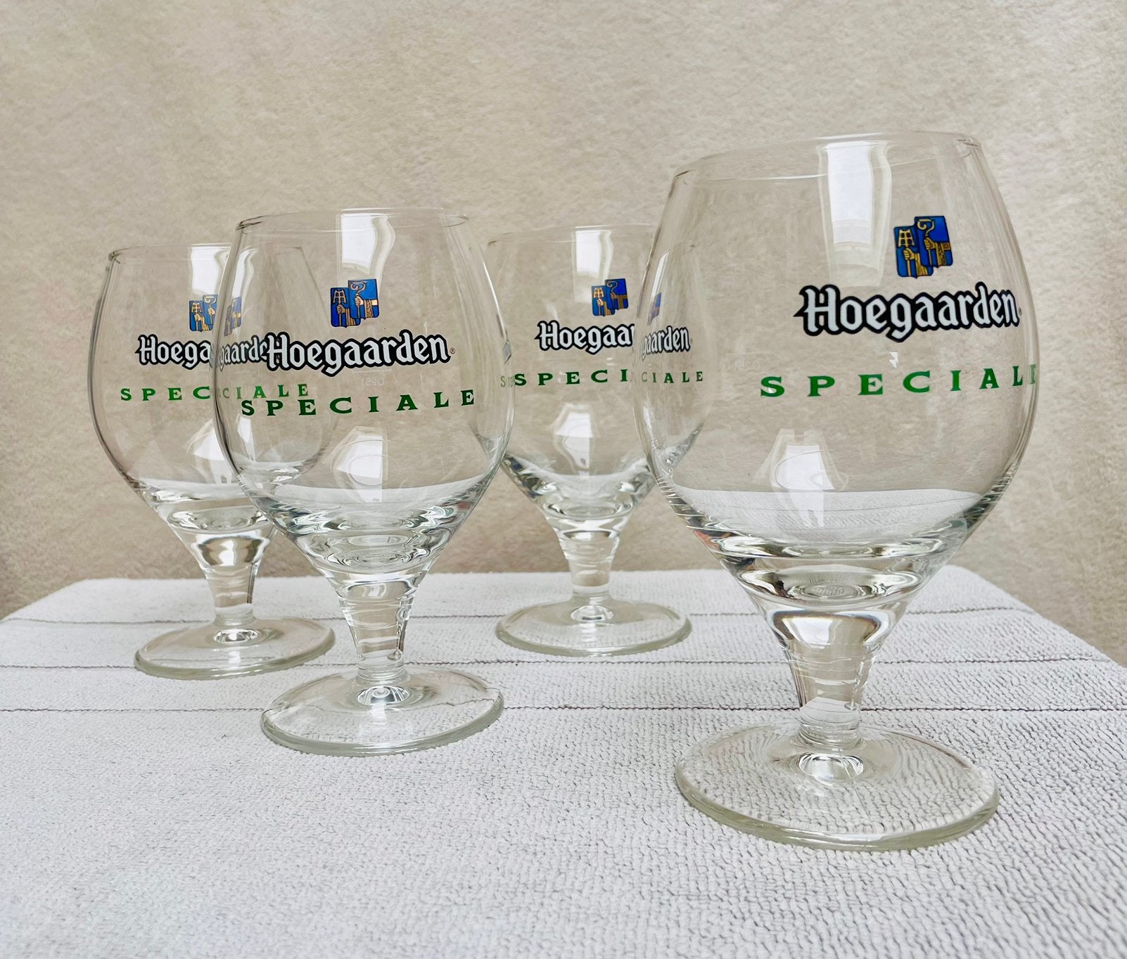 Set van vier Hoegaarden Speciale glazen, Ophalen, Nieuw, Glas of Glazen, Overige merken