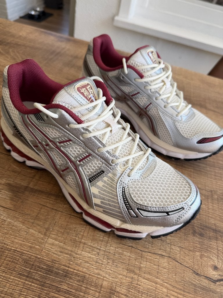 ASICS Gel-Kayano 12.1 Silver Burgundy, Maat 42,5  ONGEDRAGEN, Ophalen, Overige kleuren, Nieuw, Sneakers