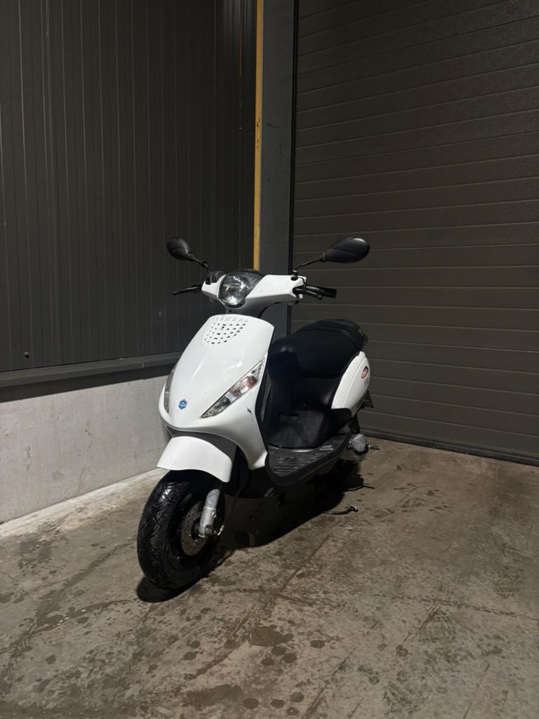 Piaggio Zip 2takt, Fietsen en Brommers, Scooters | Piaggio, Zo goed als nieuw, Zip, Klasse A (25 km/u), Tweetakt, Ophalen