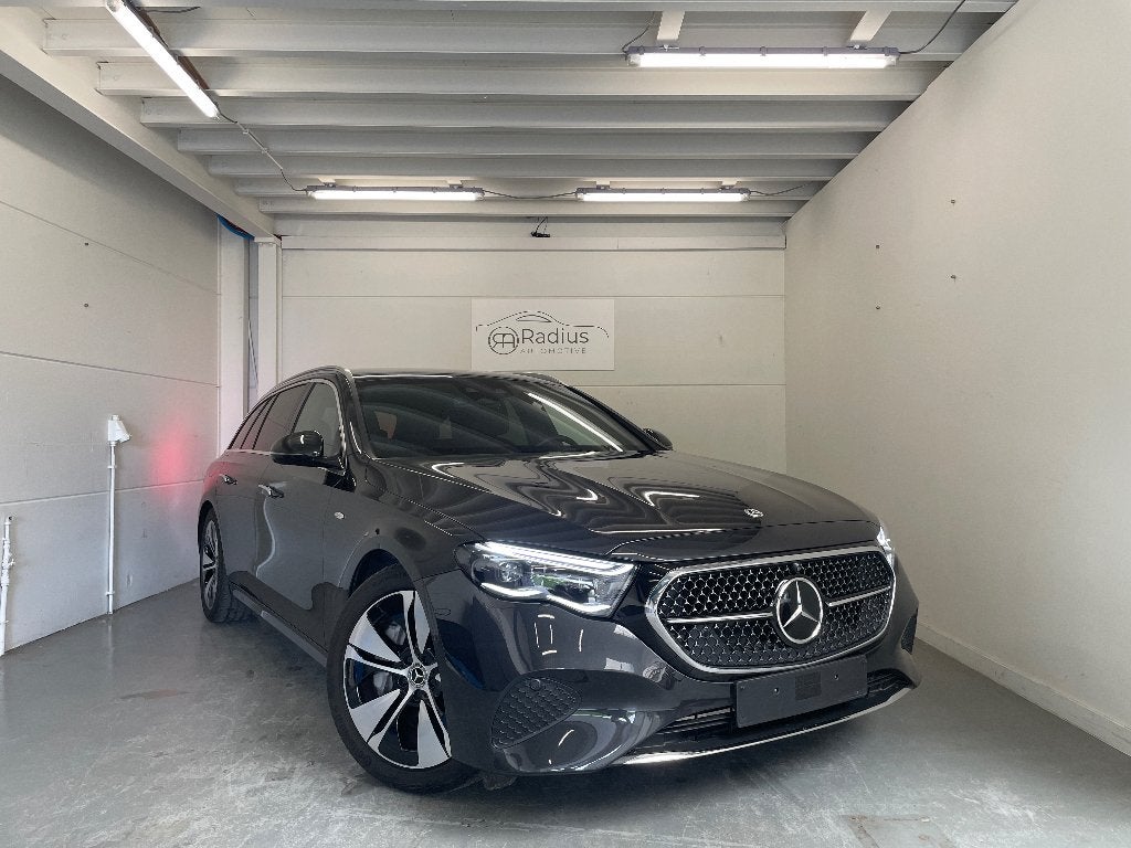 Mercedes-Benz - E300T e, Automaat, Parkeerassistent, Achterwielaandrijving, 4 cilinders
