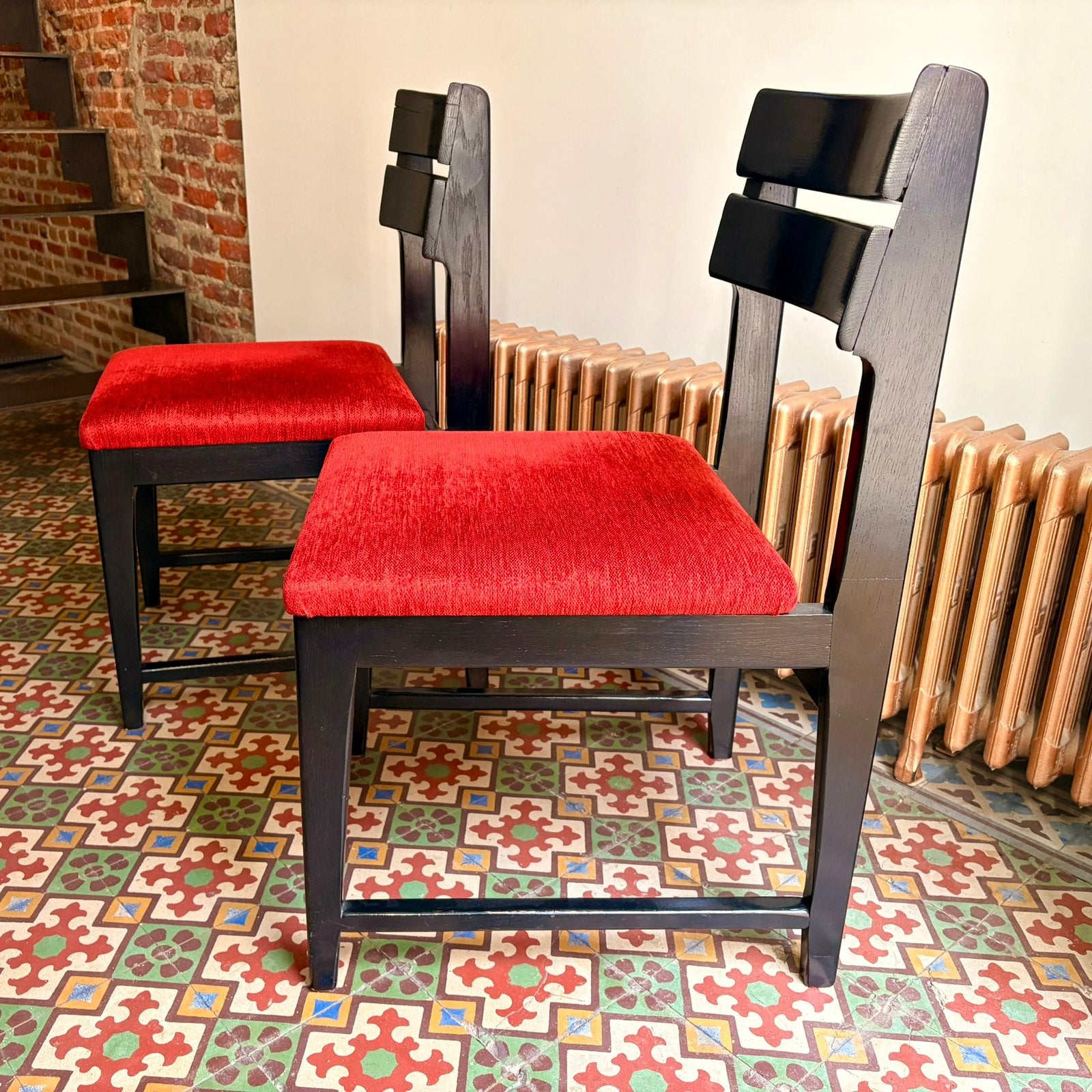 Ensemble de chaises Brutalist, Enlèvement