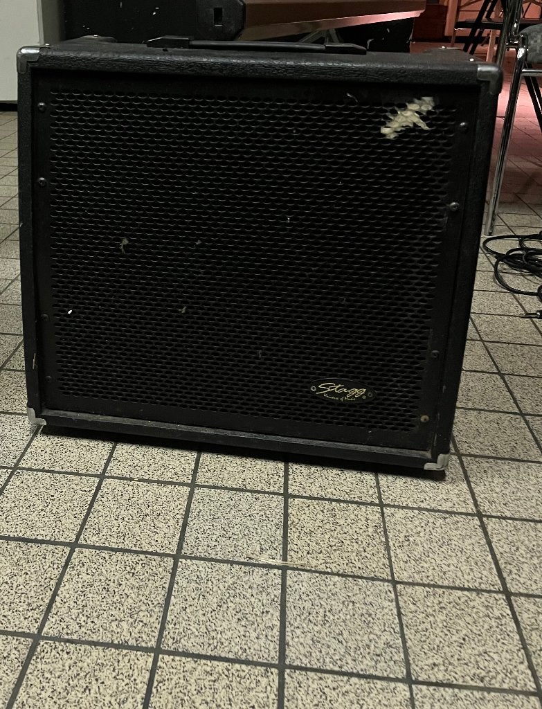 Ampli basse STAGG, Musique & Instruments, Amplis | Basse & Guitare, Enlèvement, Utilisé, Guitare basse, 100 watts ou plus