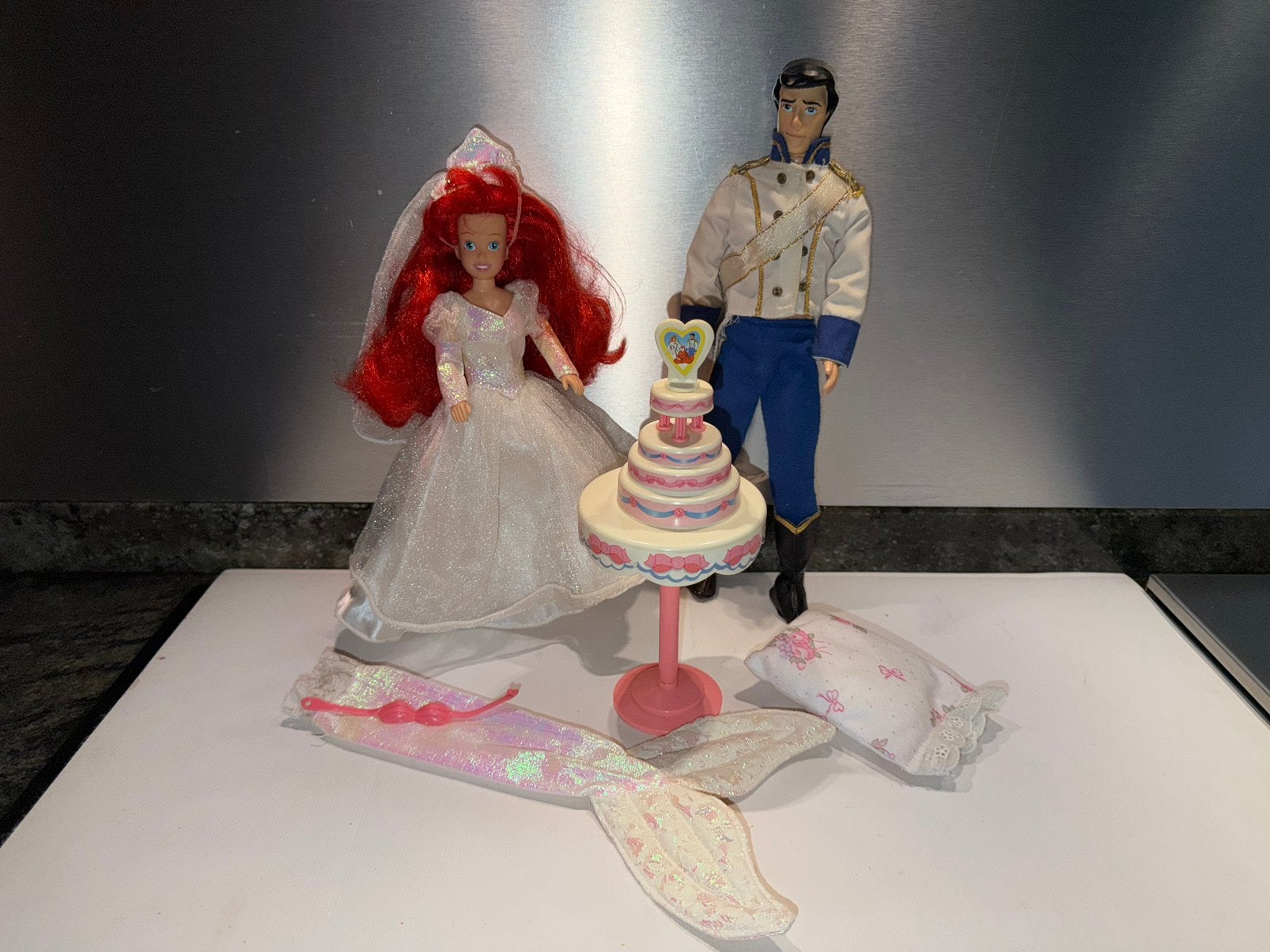 Mariage Disney La Petite Sirène avec Ariel et le Prince Eric, Enfants & Bébés, Jouets | Poupées, Enlèvement ou Envoi, Utilisé