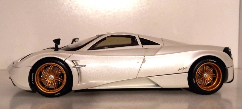 1/18 Pagani Huayra V12 AMG pearl white 2015 GT Autos, Ophalen of Verzenden, Zo goed als nieuw, Auto, Overige merken