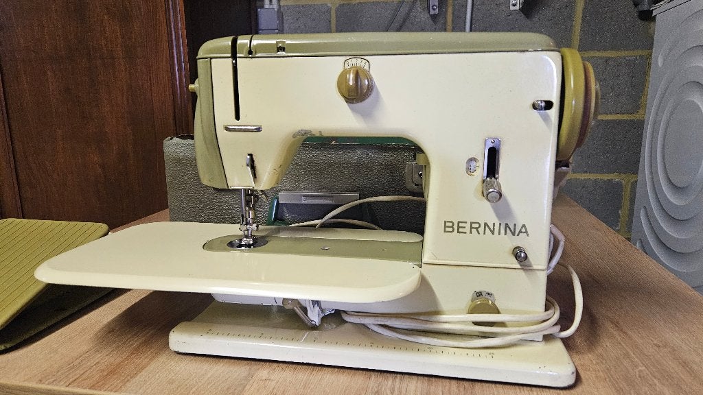 Ancienne machine à coudre Bernina, Antiquités & Art, Antiquités | Machines à coudre, Enlèvement