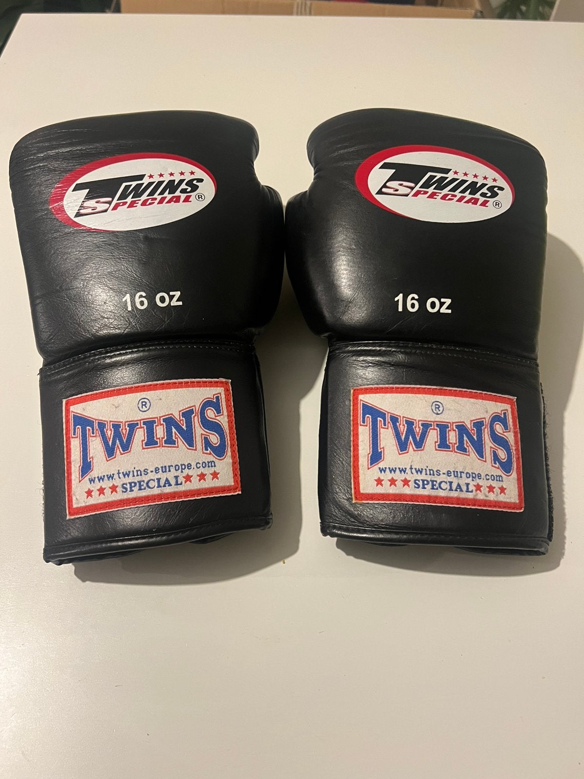 Twins bokshandschoenen 16oz, Ophalen of Verzenden, Zo goed als nieuw