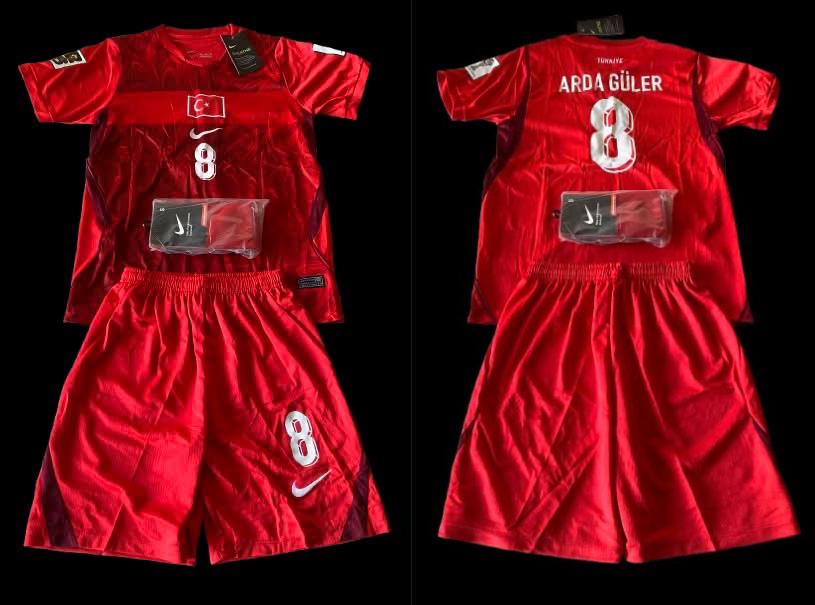 Maillot + short + chaussettes Turquie - Taille 13-14 ans, Envoi, Neuf, Garçon ou Fille, Ensemble