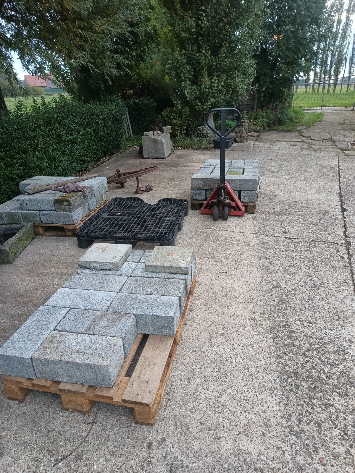 Betonstraatstenen niet gebruikt, Ophalen