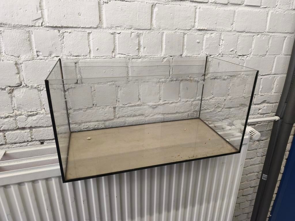 Aquarium 60x30x30 (54L) – €25, Ophalen