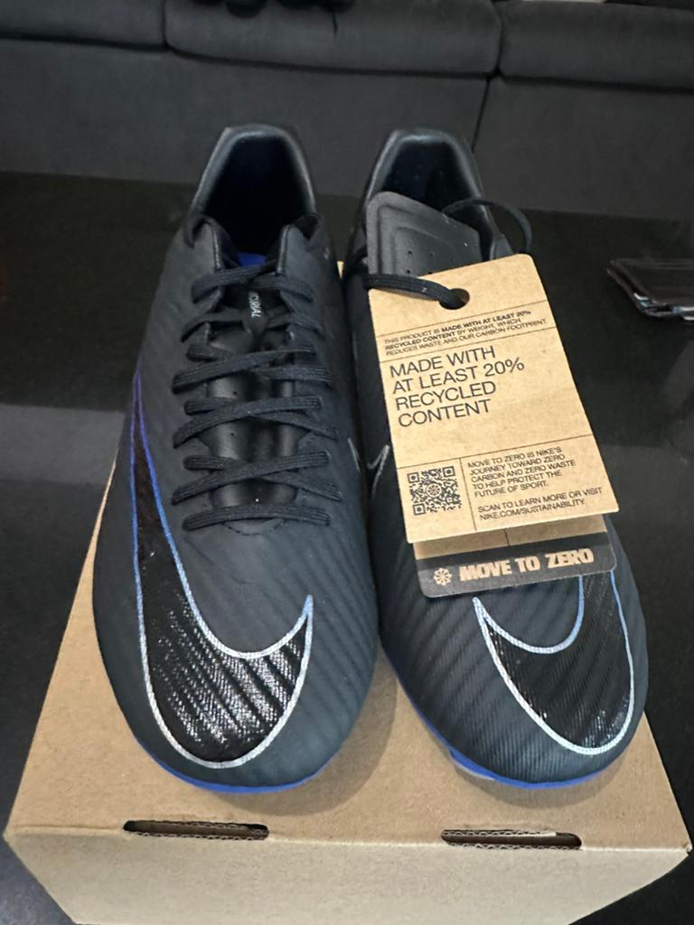 Godasse de foot professionnel, Sports & Fitness, Football, Neuf, Chaussures, Taille L, Enlèvement ou Envoi