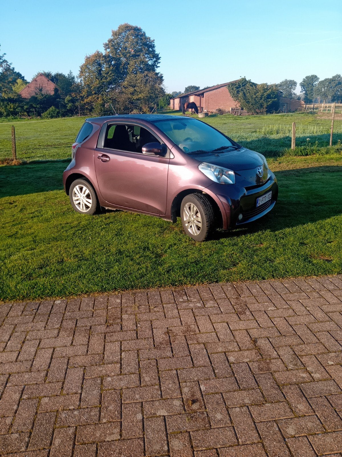 toyota iq diesel, Auto's, Stof, Zwart, 4 cilinders, Adaptieve lichten