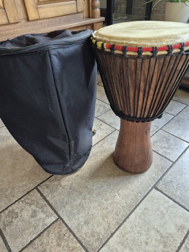 traditionele Afrikaanse Djembe trommel, Ophalen, Gebruikt