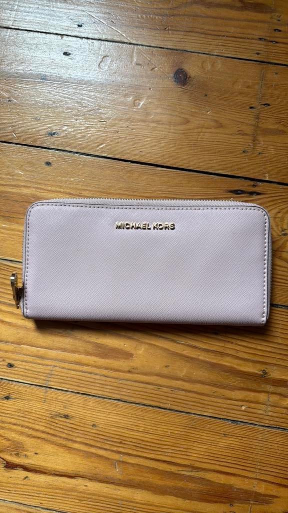 Michael Kors lichtroze portemonnee, Handtassen en Accessoires, Ophalen of Verzenden, Zo goed als nieuw, Roze
