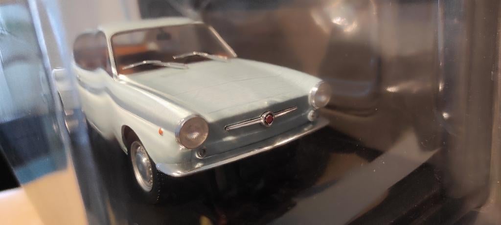 Fiat 850 Coupé lichtblauw 1965 1:24 in ongeopende blister., Ophalen of Verzenden, Nieuw, Auto
