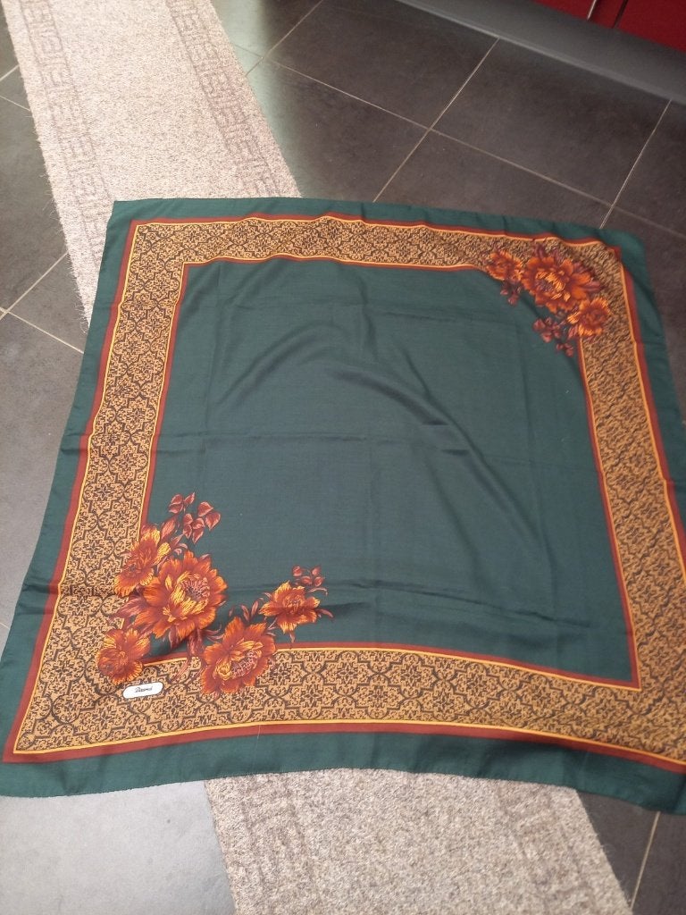 sjaals Piramit, Kleding | Dames, Mutsen, Sjaals en Handschoenen, Piramit, Ophalen of Verzenden, Gedragen, Sjaal