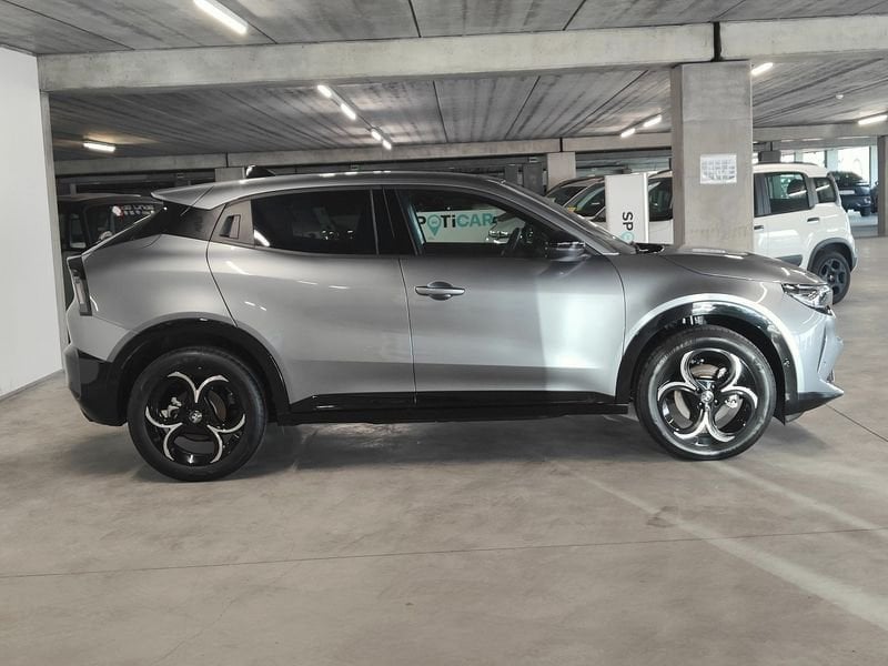 Alfa Romeo Junior BEV 54 kWh Elettrica, Auto's, 4 deurs, 0 cilinders, Gebruikt, Leder en Stof