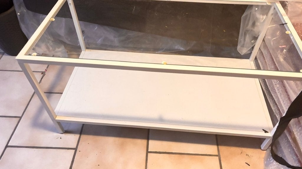 Table d'appoint/table basse blanche avec plateau en verre, Maison & Meubles, Verre, Enlèvement, Utilisé, 50 à 100 cm