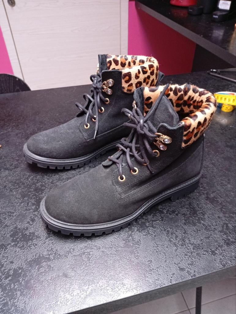 Bottines femme Guess, Enlèvement ou Envoi