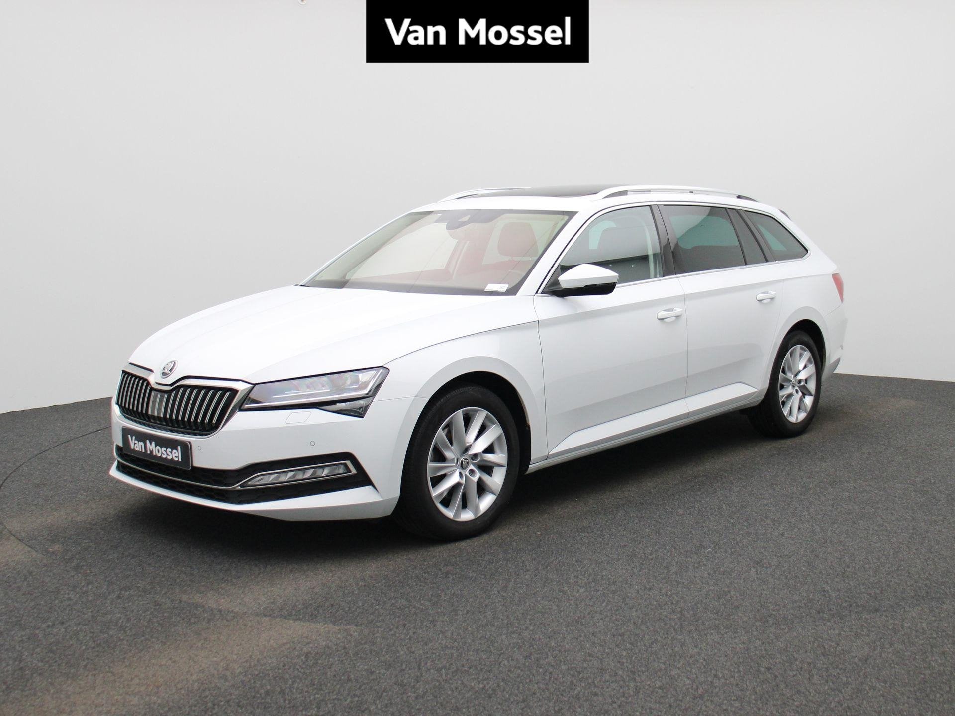 Skoda Superb 2.0 TDI SCR 140kW DSG 4x4 STYLE COMBI | Camera, Auto's, Automaat, Stof, Zwart, 4 cilinders