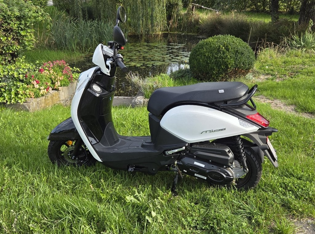 Super offre. Scooter SYM Mio 50i, top état, seulement 102 km, Vélos & Vélomoteurs, Mio, 49 cm³, Classe B (45 km/h), Enlèvement