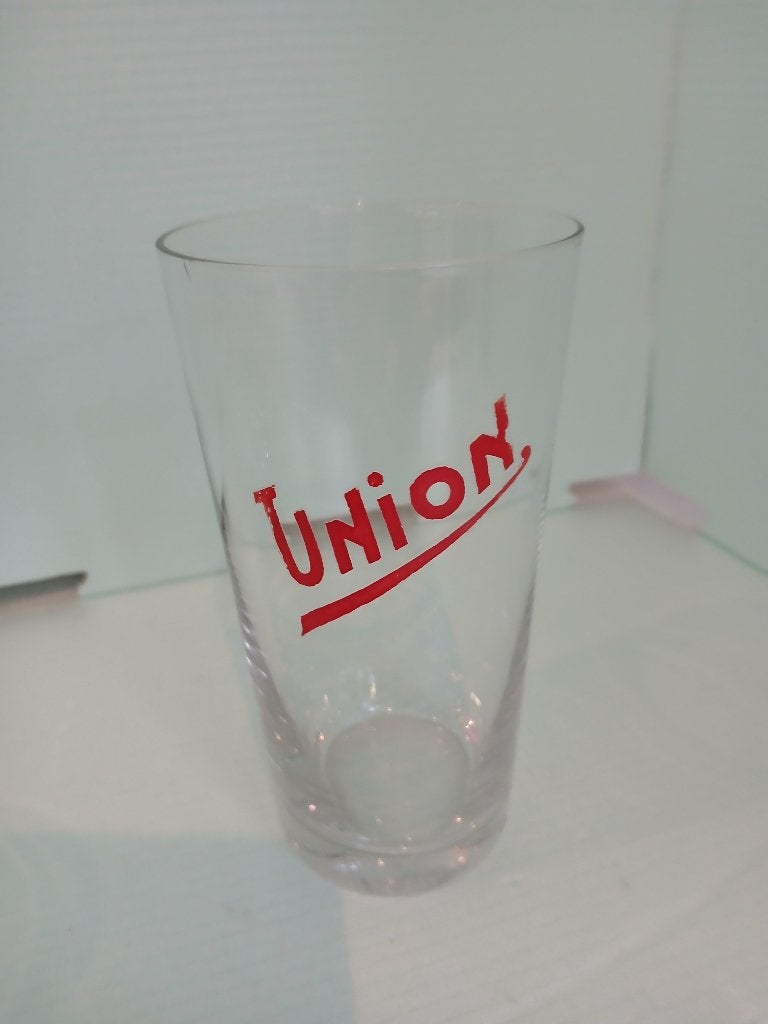 Ancien verre conique rouge UNION de la Brie de l'Union, Collections, Enlèvement ou Envoi, Comme neuf, Verre ou Verres, Autres marques