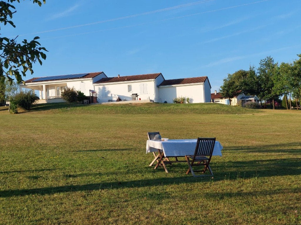 Belle propriété à vendre en France, Dordogne / Charente, Maison d'habitation, Campagne, 4 pièces, 16390 Bonnes