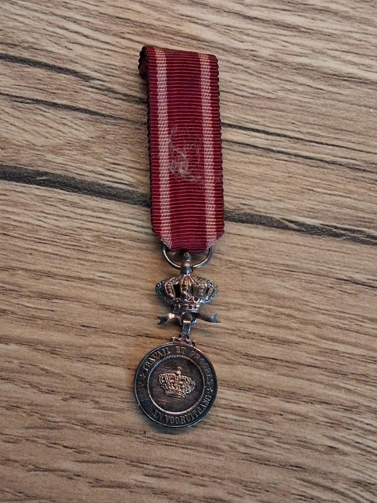 Médaille d'argent de l'Ordre de la Couronne (petite version), Envoi